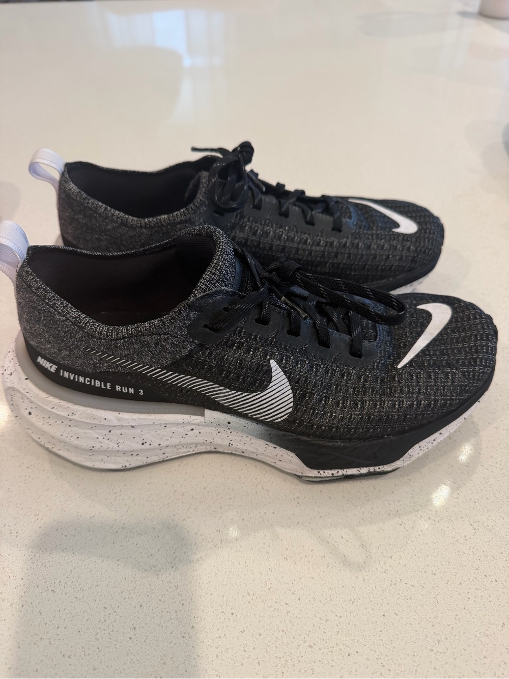 Nike Invincible Run 3 Men's Athletic Shoes - Black/White size 8 men’s or 9.5 w